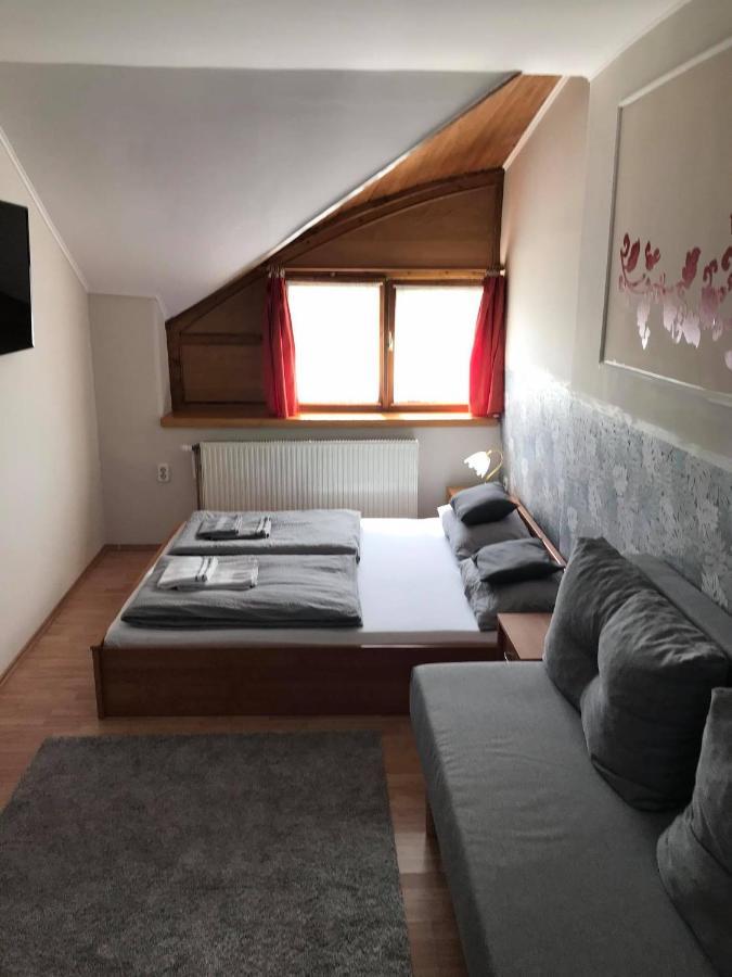 Hunyadi Panzio-Apartman Makó Exteriér fotografie